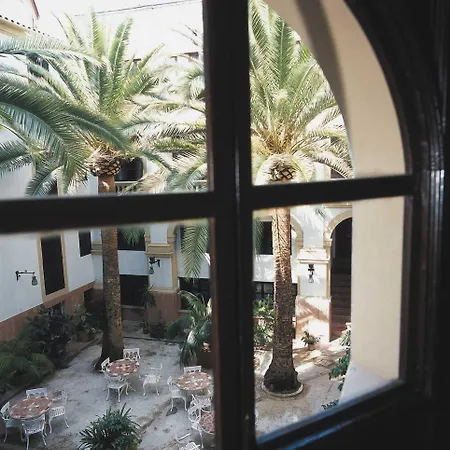 Born Hotel