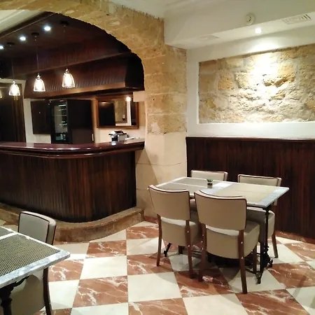 Hotel Born 4*