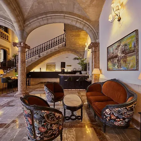 Hotel Born 4*