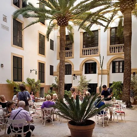Hotel Born 4*